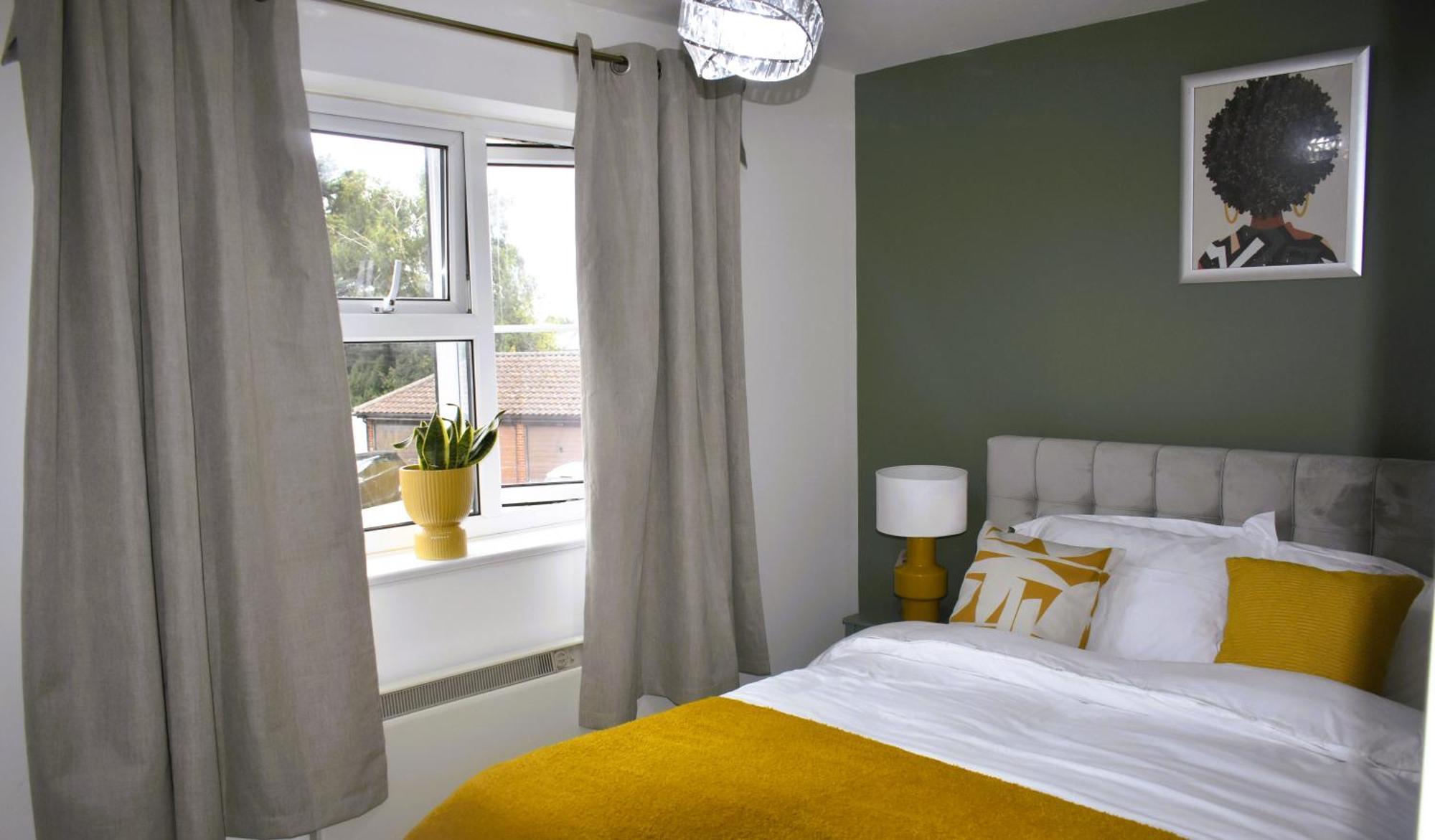 Luxury 2 Bed House With 3 Beds,3 Free Parking Lot In Dartford Near Town Centre, Adjacent Bus Stop, Train Station, Bluewater Mall, 25Mins To London City Airport,20 Miles From Central London Exterior foto
