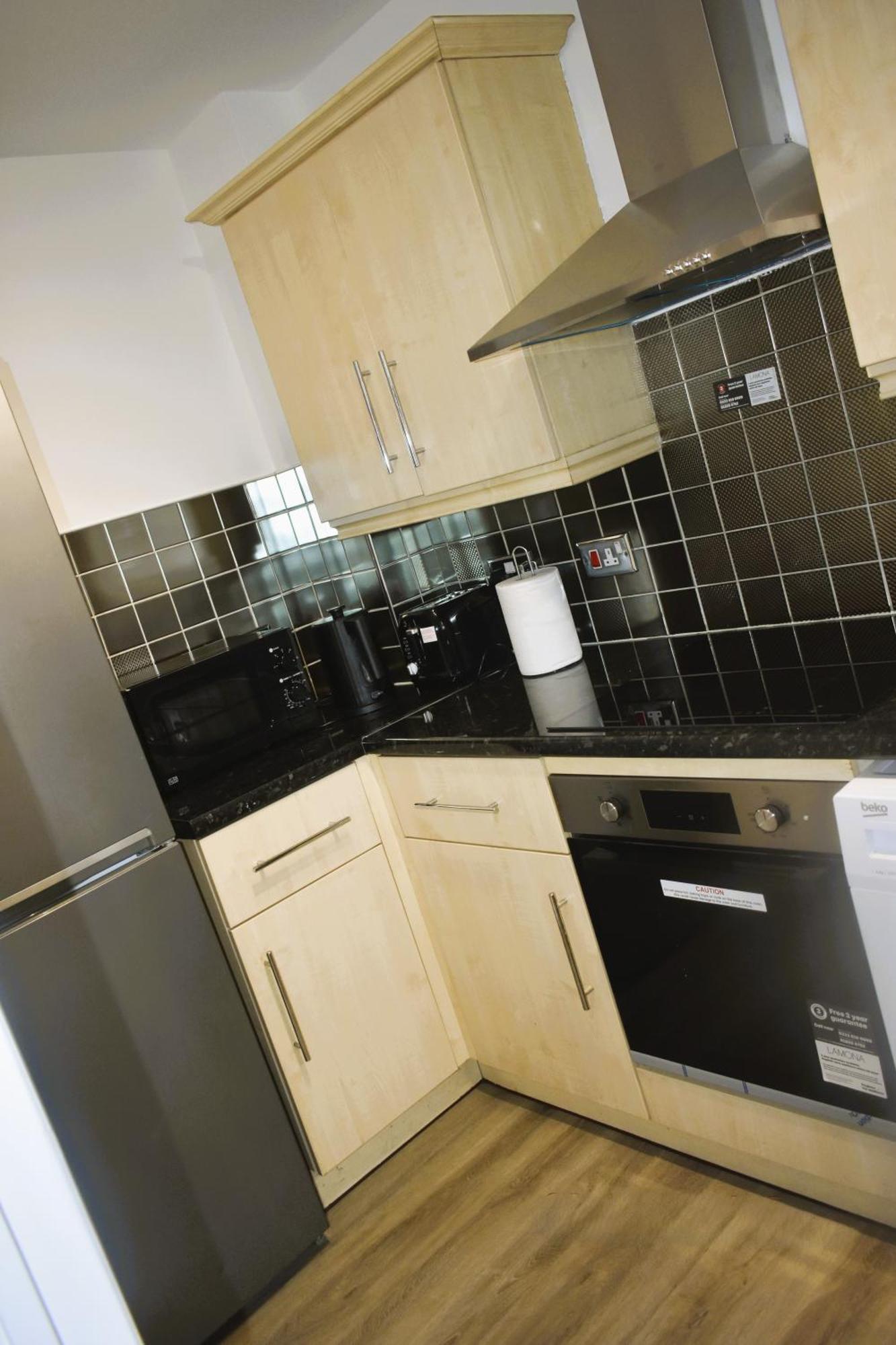 Luxury 2 Bed House With 3 Beds,3 Free Parking Lot In Dartford Near Town Centre, Adjacent Bus Stop, Train Station, Bluewater Mall, 25Mins To London City Airport,20 Miles From Central London Exterior foto