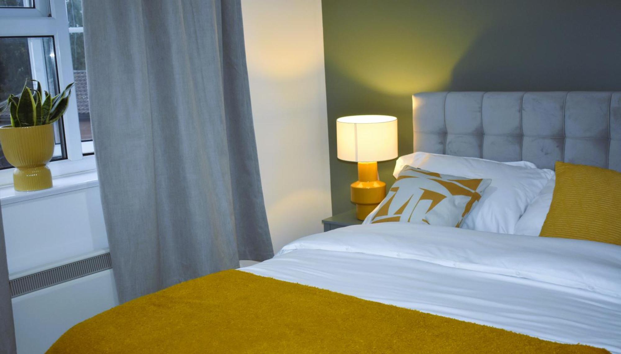 Luxury 2 Bed House With 3 Beds,3 Free Parking Lot In Dartford Near Town Centre, Adjacent Bus Stop, Train Station, Bluewater Mall, 25Mins To London City Airport,20 Miles From Central London Exterior foto