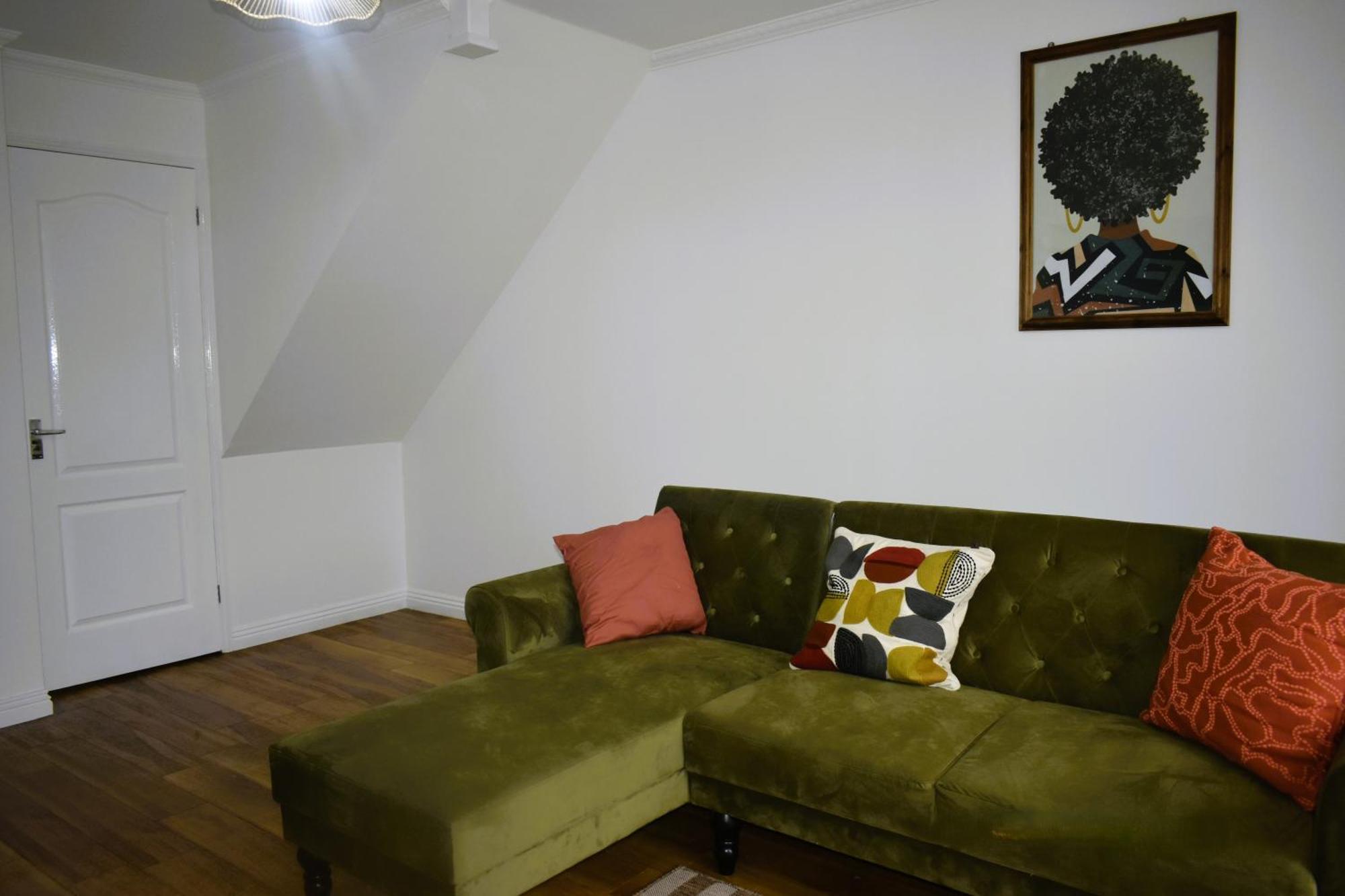 Luxury 2 Bed House With 3 Beds,3 Free Parking Lot In Dartford Near Town Centre, Adjacent Bus Stop, Train Station, Bluewater Mall, 25Mins To London City Airport,20 Miles From Central London Exterior foto