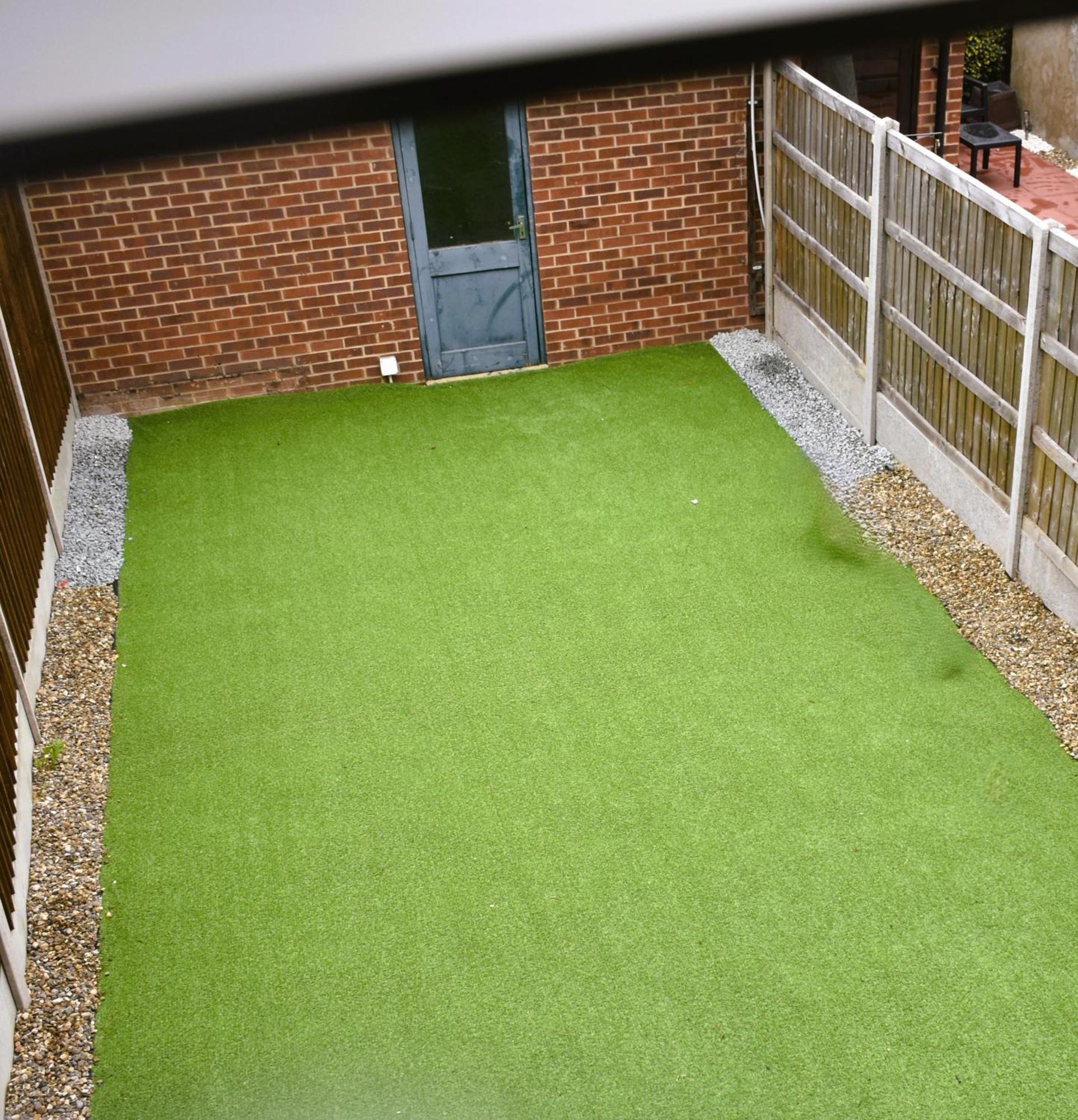 Luxury 2 Bed House With 3 Beds,3 Free Parking Lot In Dartford Near Town Centre, Adjacent Bus Stop, Train Station, Bluewater Mall, 25Mins To London City Airport,20 Miles From Central London Exterior foto